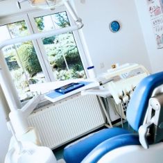 Zahnarztpraxis Dr. Julian W. Bober - Behandlungsraum